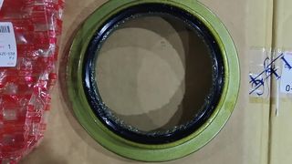 1-09625350-0 SEAL;OIL,HUB